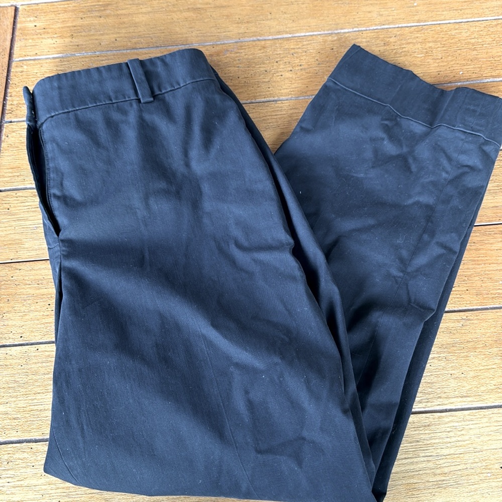 Ann Taylor Devin Fit black Cropped pants size 8